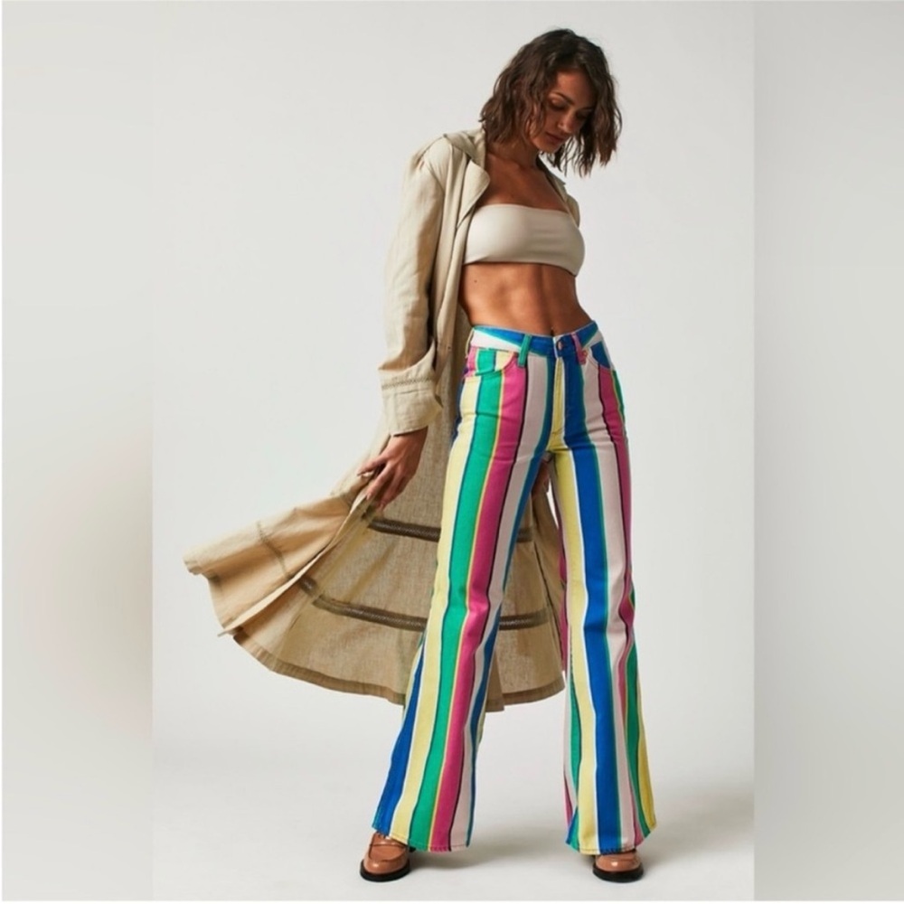 WRANGLER X FREE PEOPLE EXCLUSIVE WANDERER‎ 622 HIGH RISE FLARES RAINBOW STRIPE